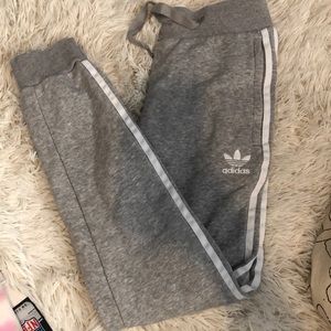 ADIDAS GRAY JOGGER WITH ZIP POCKETS
